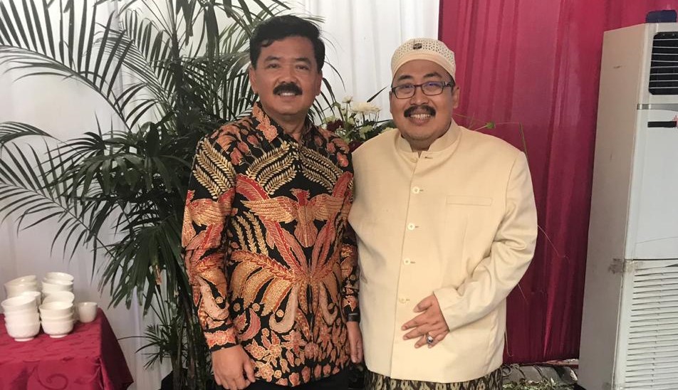 Ketua IGGI KH Ahmad Fahrur Rozi (kanan) bersama Panglima TNI Marsekal Djoko Suyanto. (Foto: Istimewa)