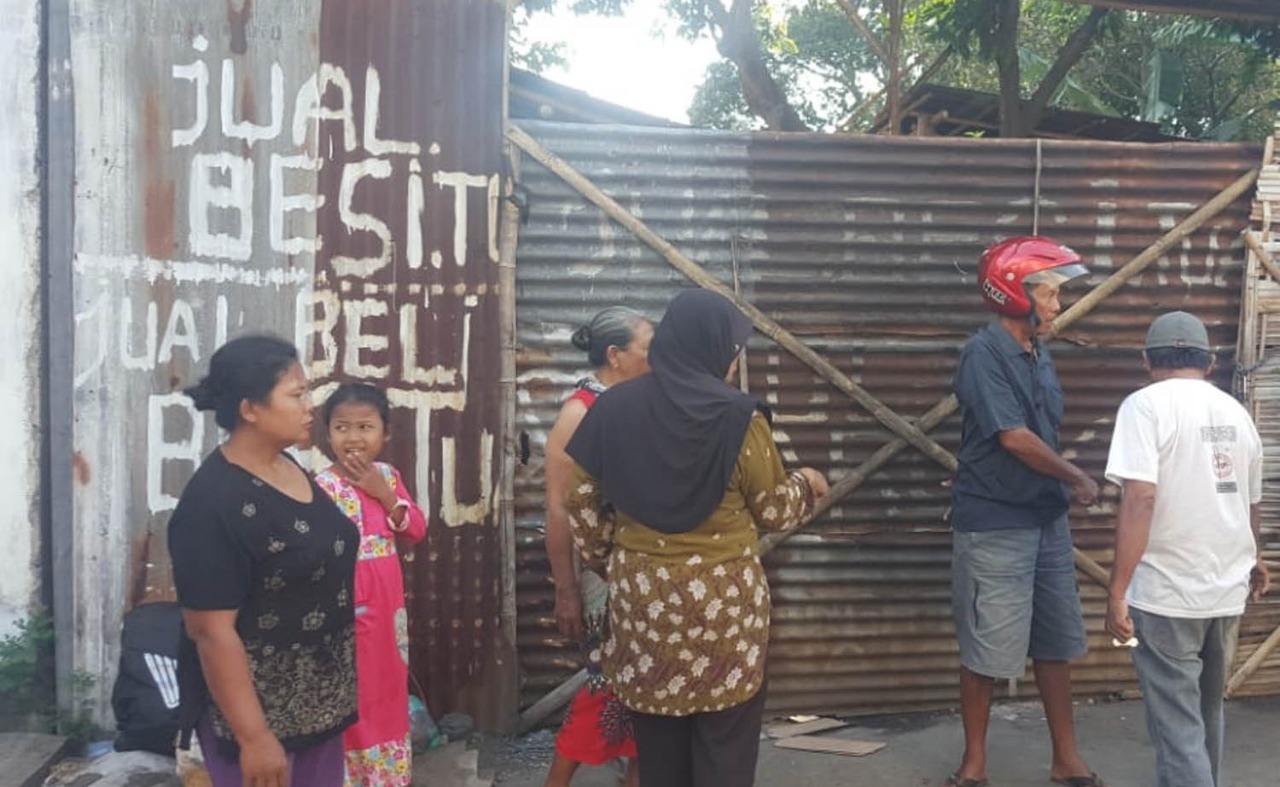 GUDANG barang bekas (rongsokan),  Kelurahan Jrebeng Wetan, Kecamatan Kedopok, Kota Probolinggo. (Foto: Ikhsan/ngopibareng.id)