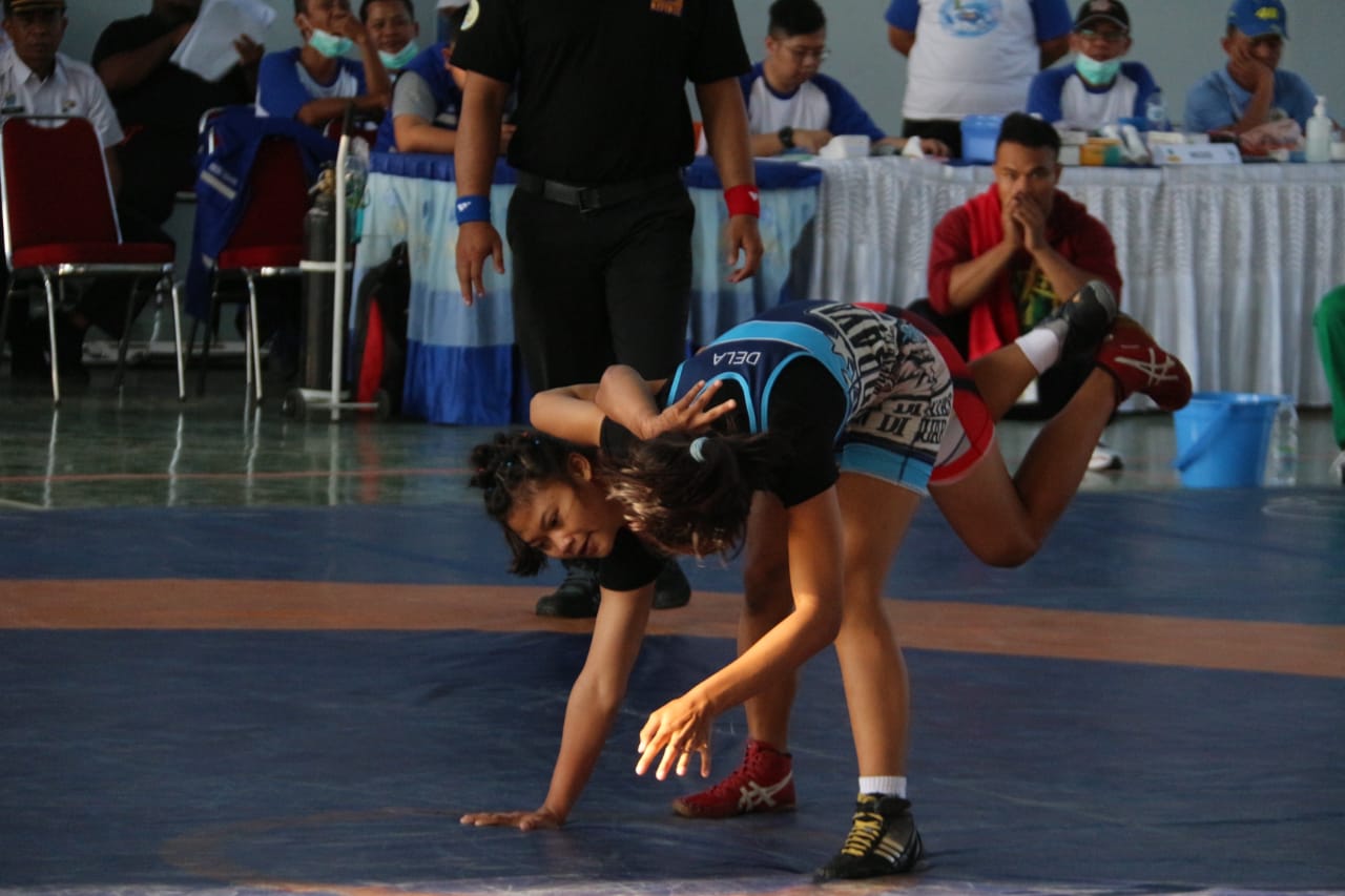 Sampai hari kedua, gulat Surabaya berhasil mengoleksi tiga emas. (Foto: Haris/ngopibareng.id)