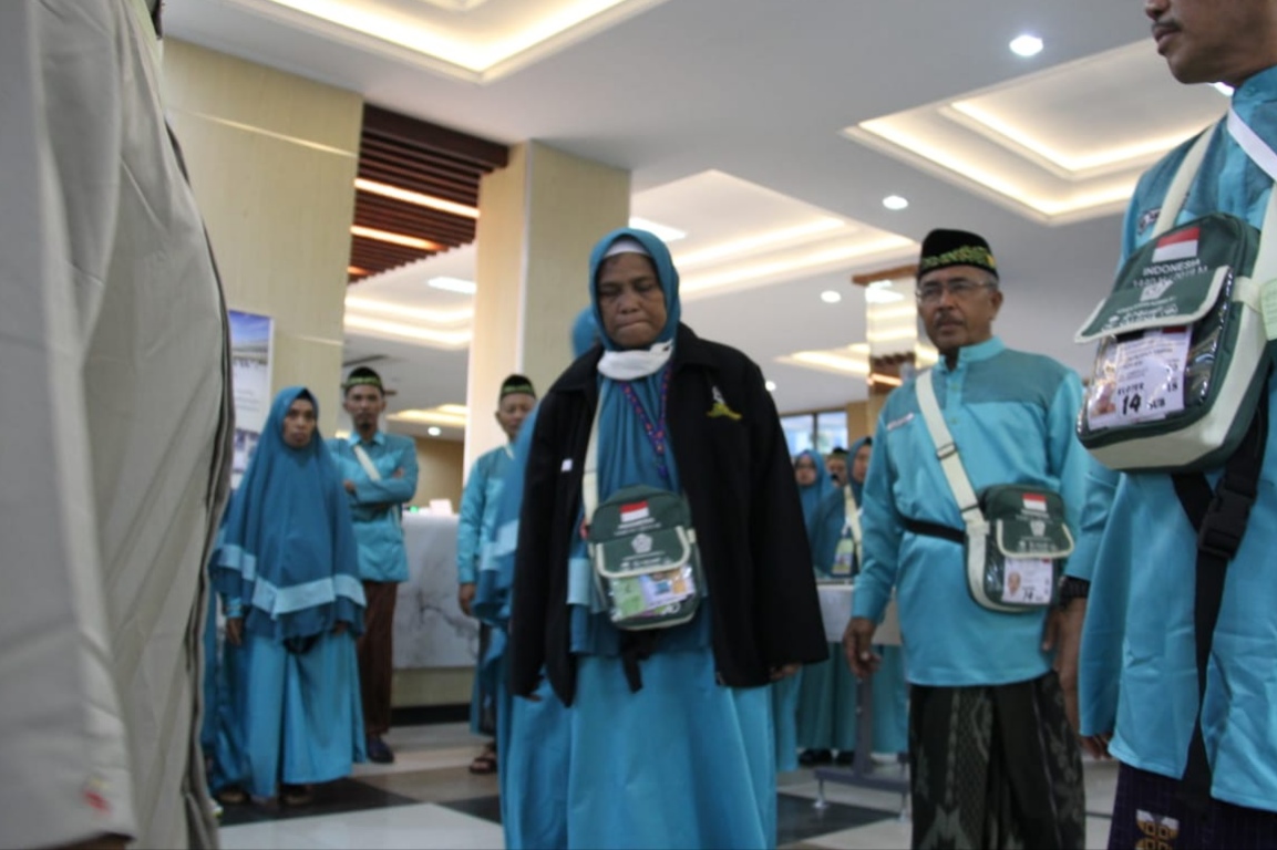 Tipa Iya Santono, penjual nasi kuning yang akhirnya bisa berhaji. (Foto: Farid/ngopibareng.id) 