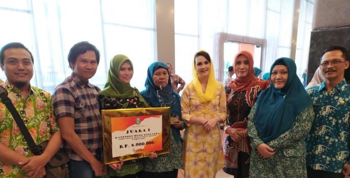 PKK Kabupaten Pasuruan menyabet juara 1 lomba Cipta Menu Berbahan Dasar Ikan di Surabaya, Kamis, 11 Juli 2019. (Foto: Dok Humas Pemkab)