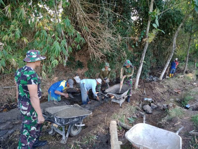 Suasana Pengerjaan TPT Di Lokasi TMMD Imbangan 105