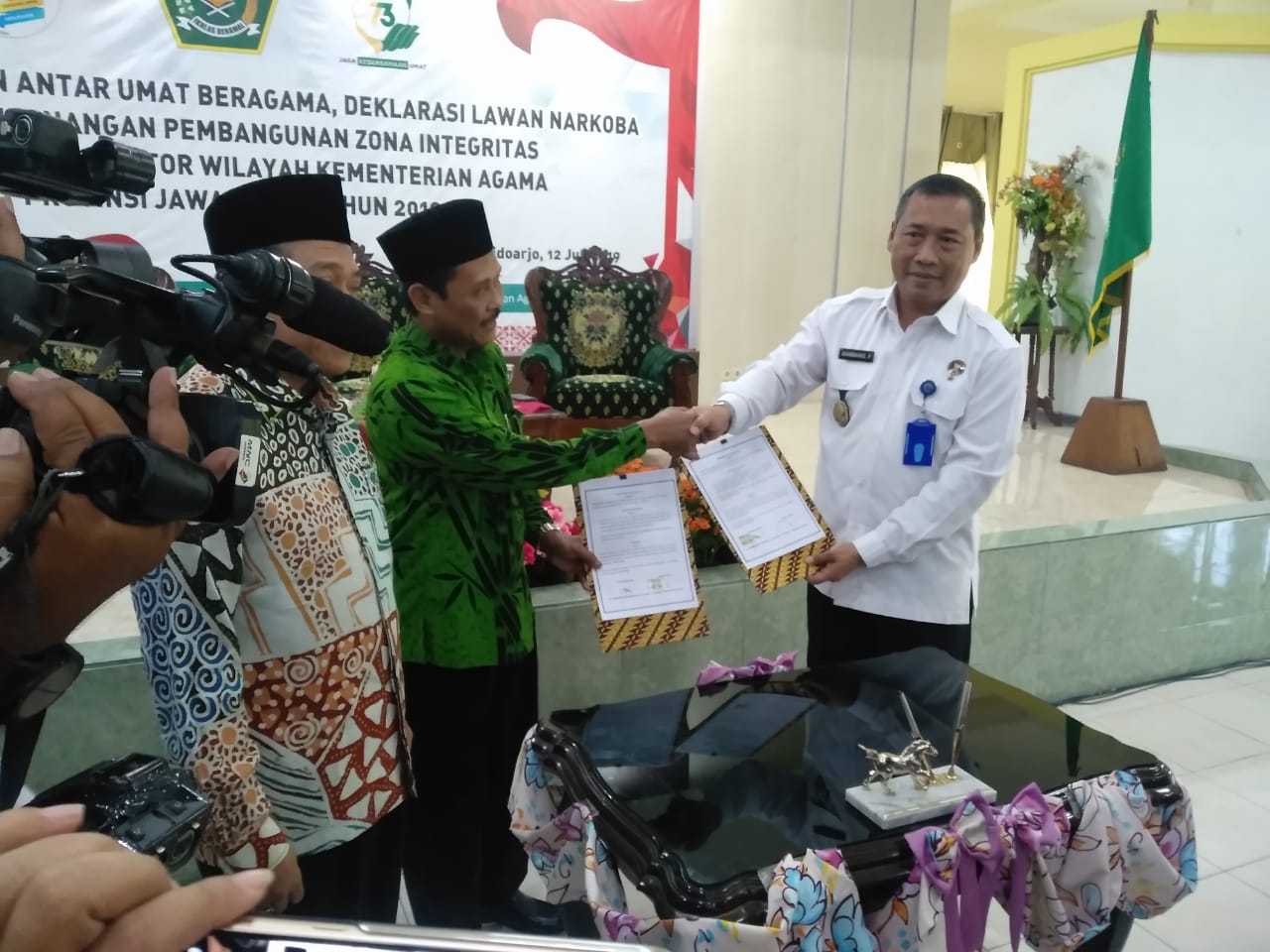 Kanwil Kemenag Jawa Timur dan BNNP Jawa Timur. (Foto: Farid/ngopibareng.id) 