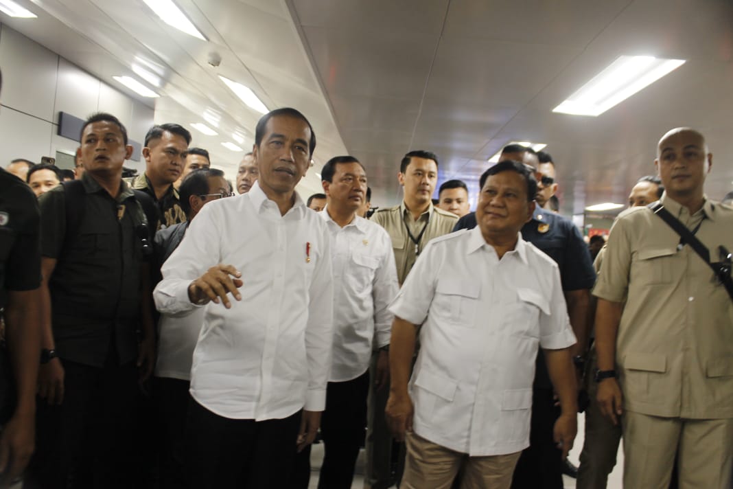 Suasana cair terlihat di pertemuan Jokowi dan Prabowo, Sabtu pagi ini. (Foto: Asmanu/ngopibareng.id)