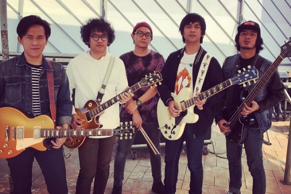 Grup band D'Masiv diguncang kabar pertengkaran sang vokalis, Rian, dengan bassist Rai.