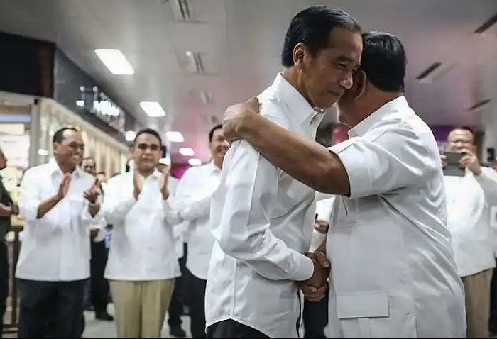 Berpelukan, siapa bisa melupakan... (Foto:Dok Setpres)