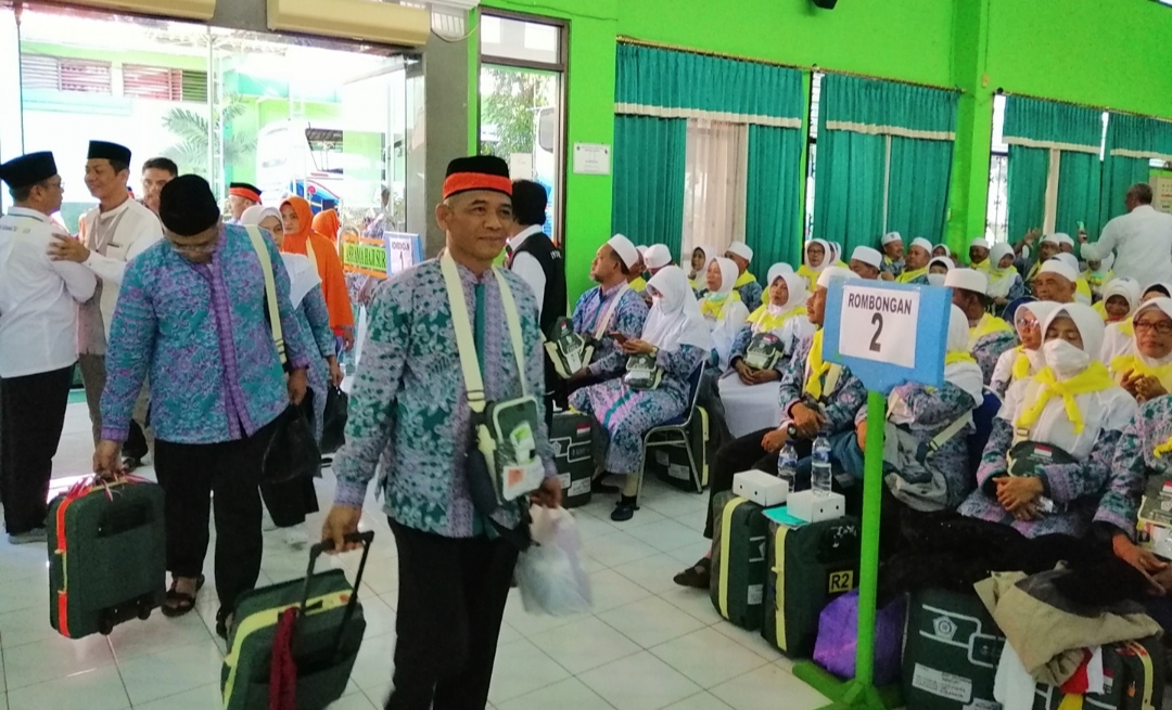 Keberangkatan calon jemaah haji. (Foto: Farid/ngopibareng.id)