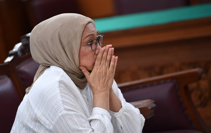 Terdakwa kasus dugaan penyebaran berita bohong atau hoaks Ratna Sarumpaet menjalani sidang putusan di Pengadilan Negeri Jakarta Selatan, Jakarta, Kamis 11 Juli 2019. Majelis Hakim menjatuhkan hukuman dua tahun penjara terhadap Ratna Sarumpaet. ANTARA FOTO/Sigid Kurniawan/hp. (Foto: Antara/Sigid Kurniawan) 