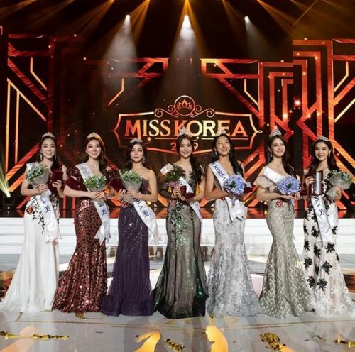 Kim Sae-Yeon (tengah) pemenang Miss Korea 2019. (Foto: Nextshark)