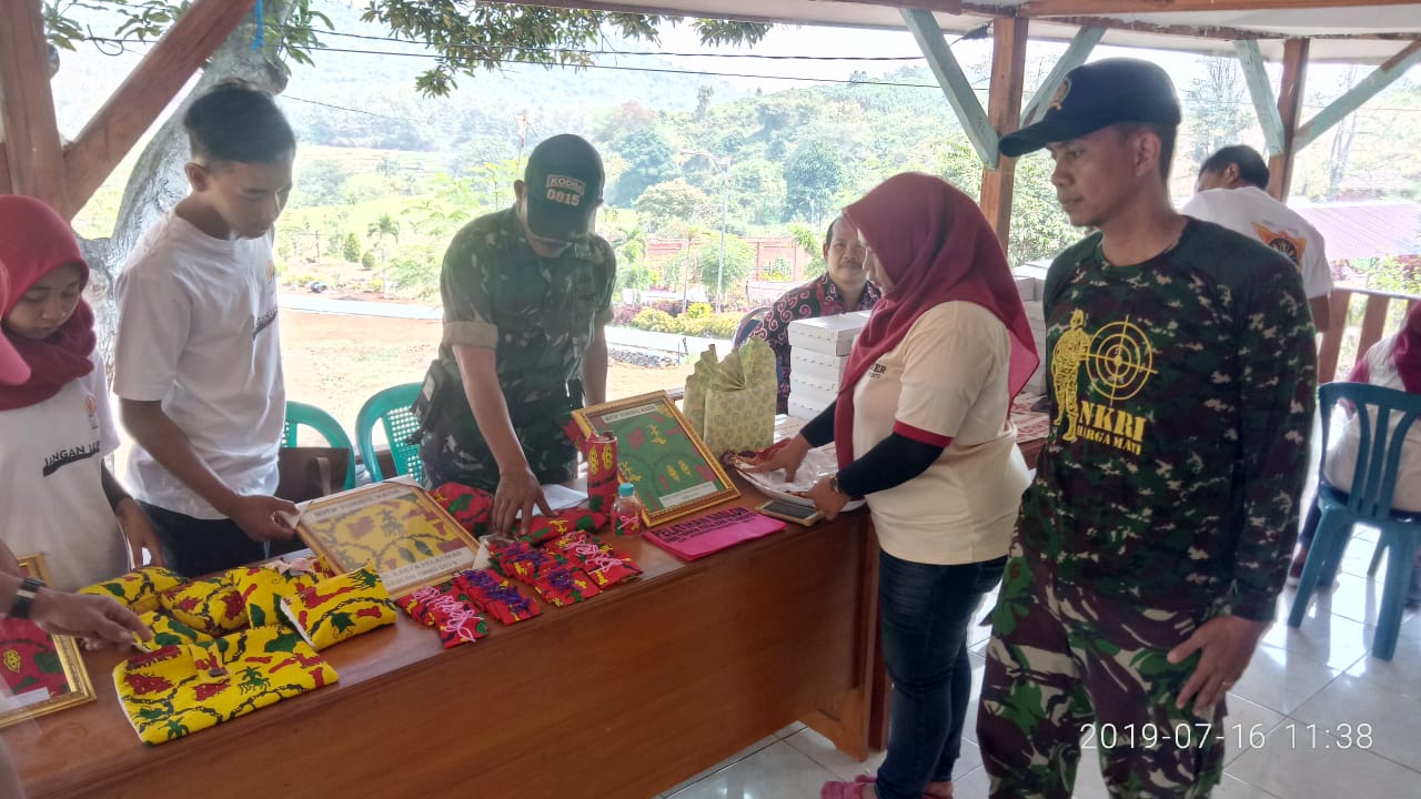 Pelatihan Sablon Bagi Warga Desa Kebontunggul yang menjadi lokasi TMMD Imbangan 105 Mojokerto