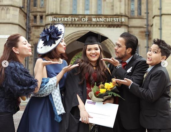 Keluarga pengacara Malik Bawazier. Istri pertama, Zahra Christine akur dengan Cut Keke dan anak-anak mereka. (Foto: Instagram Cut Keke)