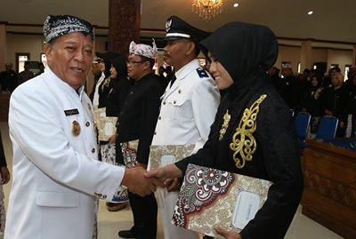 Bupati Lamongan Fadeli melantik sejumlah pejabat eselon II. (Foto: Nasih/ngopibareng.id)