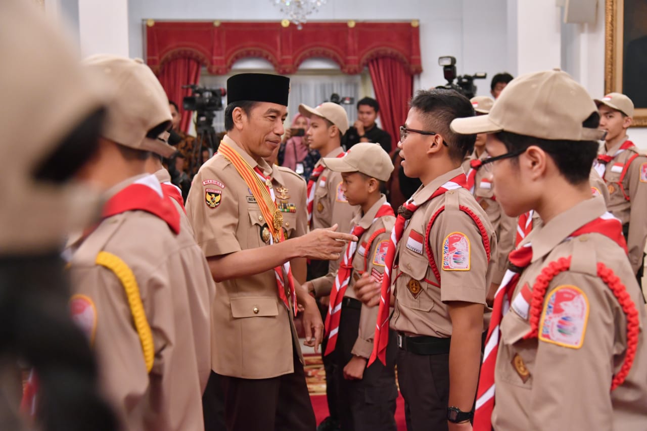 Presiden Jokowi melepas kontingen Pramuka untuk  mengikuti jambore pandu dunia di AS (Foto: Biro Pers Setpers)