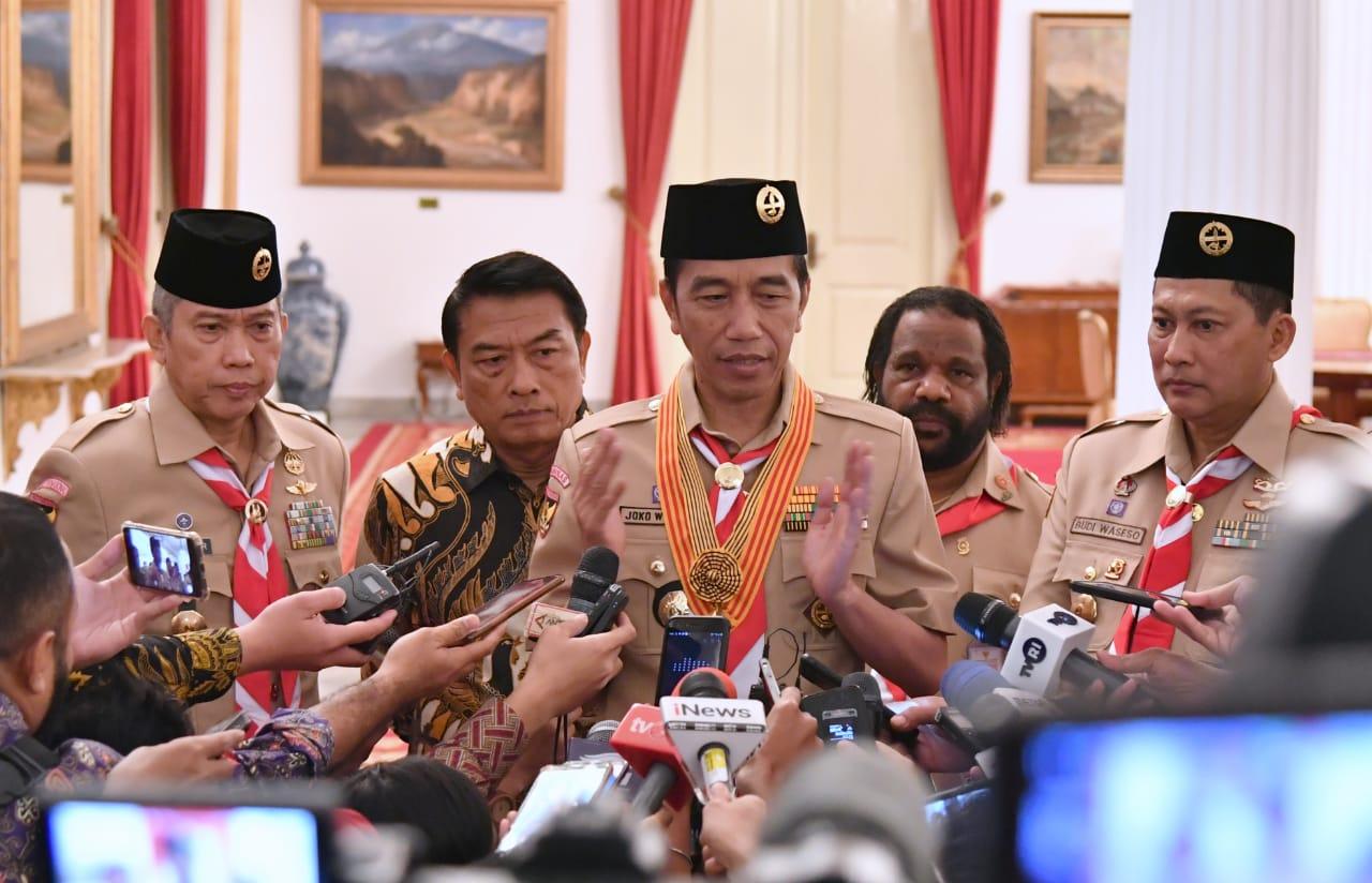 Presiden Jokowi melepas kontingen Pramuka untuk  mengikuti jambore pandu dunia di AS (Foto: Biro Pers Setpers)