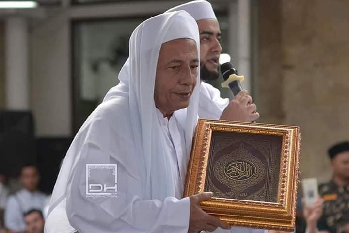 Syaikh Muhammad Ash Shuhumi Al Idrisi bersama Habib Luthfi bin Yahya, di Pekalongan. (Foto: jatman/ngopibareng.id)