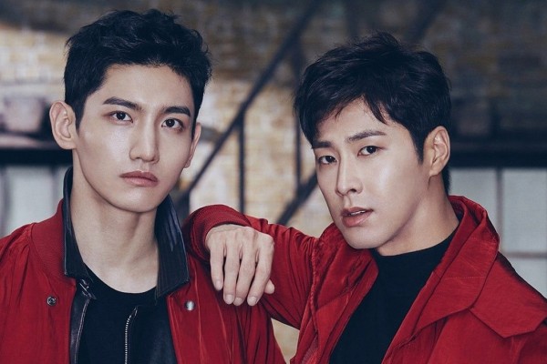 Yunho dan Changmin, personel idol K-Pop TVXQ.