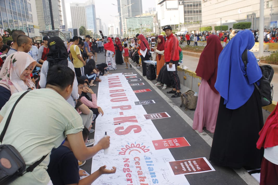 Aksi damai menolak RUU PKS di CFD  di Bundara Hotel Indonesia Jakarta . Minggu 21Juli 2019. (Foto: Asmanu/ngopibareng.id)
