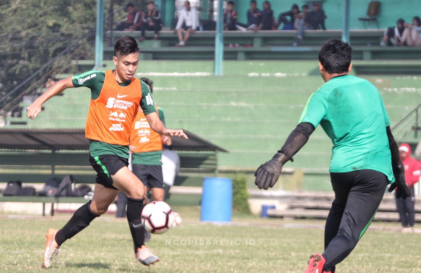 Skuat Timnas Indonesia U-19 saat berlatih finising di Lapangan Jenggolo, Sidoarjo. (foto: Haris/ngopibareng.id)