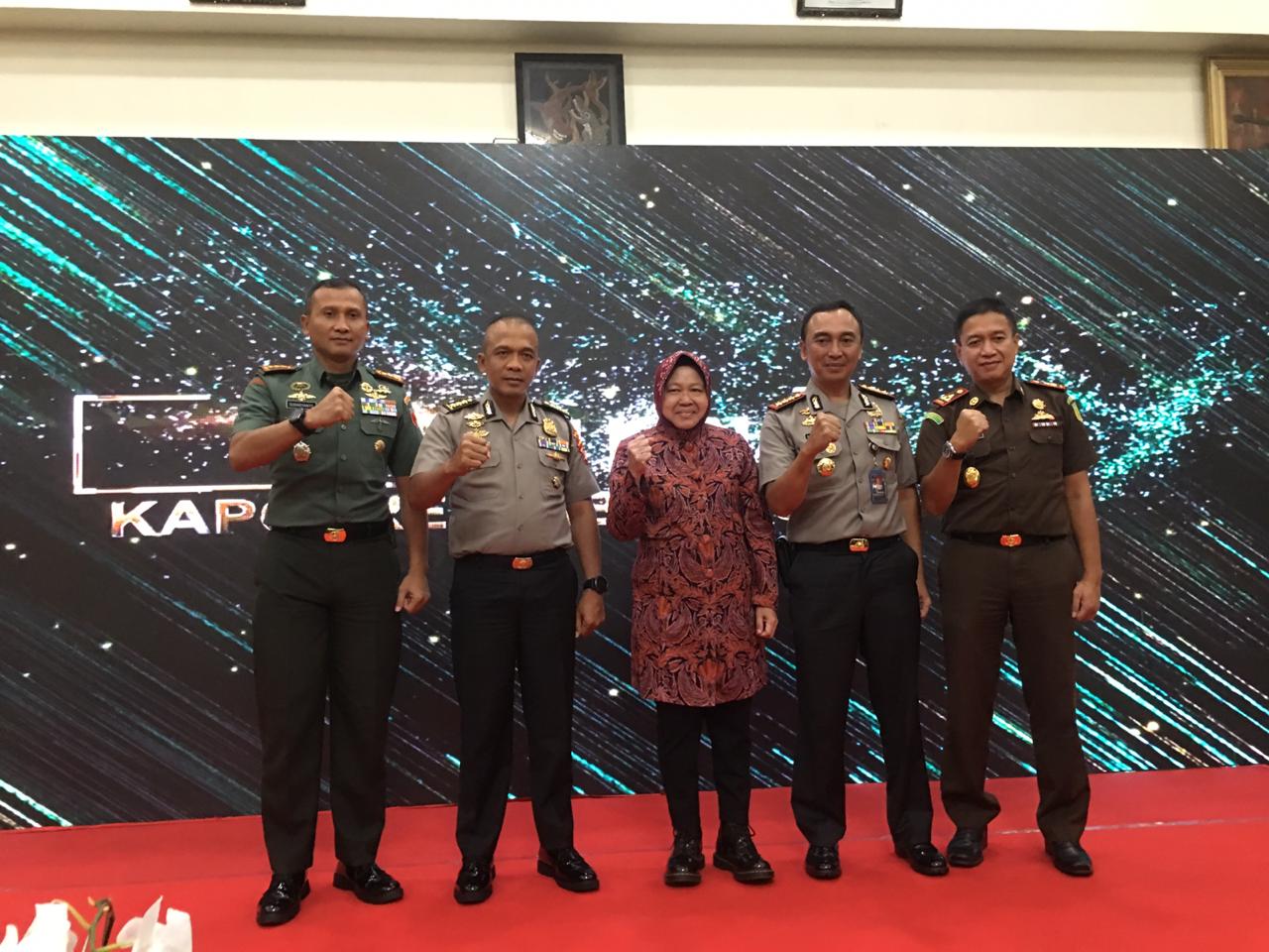 Risma dalam acara pisah sambut Kapolrestabes Surabaya. (Foto: Alief/ngopibareng.id)