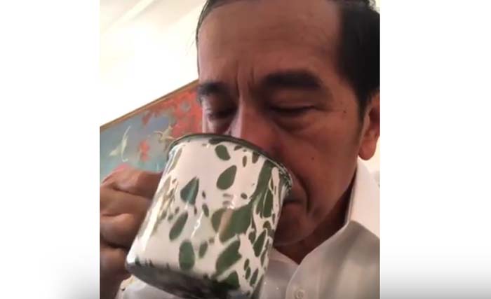 Minum jamu pagi ini. (Foto:Youtube)