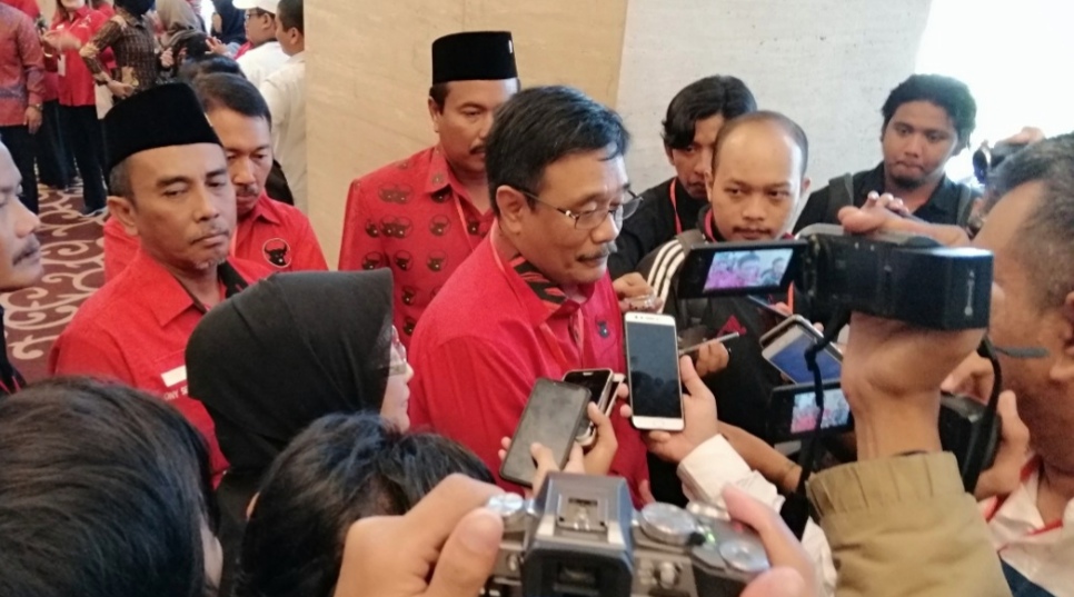 Djarot, di sela konferensi daerah DPD PDIP Jatim, di Surabaya, Rabu, 24 Juli 2019. (Foto: Farid/ngopibareng.id) 