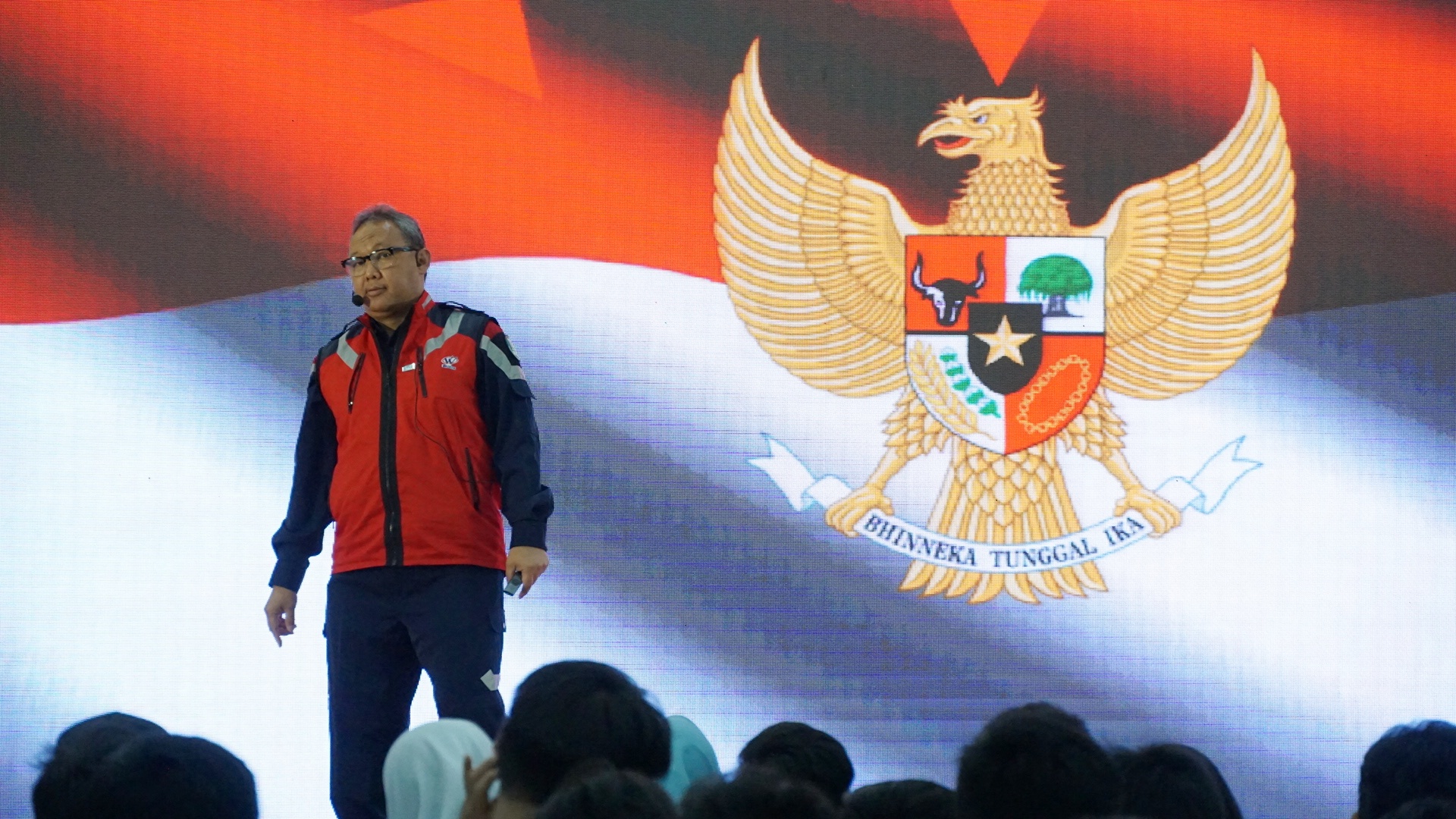 Director of Human Capital Management & System Development PT Waskita Karya (Persero) Tbk Hadjar Seti Adji saat menjadi nara sumber dalam seminar kebangsaan di Jakarta, Kamis, 25 Juli 2019. (Foto: Dok Waskita Karya)