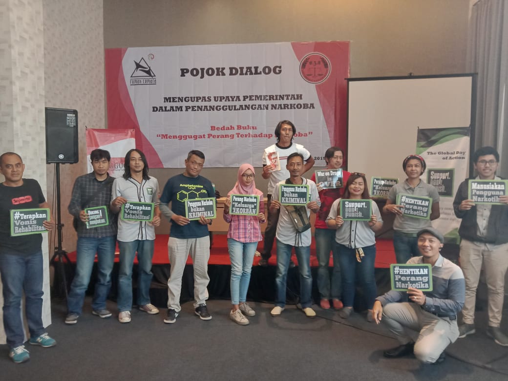 Acara diskusi bedah buku Mengupas Upaya Pemerintah dalam Penanggulangan Narkoba sebagai Upaya Kampanye Support Don't Punish yang diselenggarakan oleh Empowerment and Justice Action (EJA). (Foto: Faiq/ngopibareng.id)