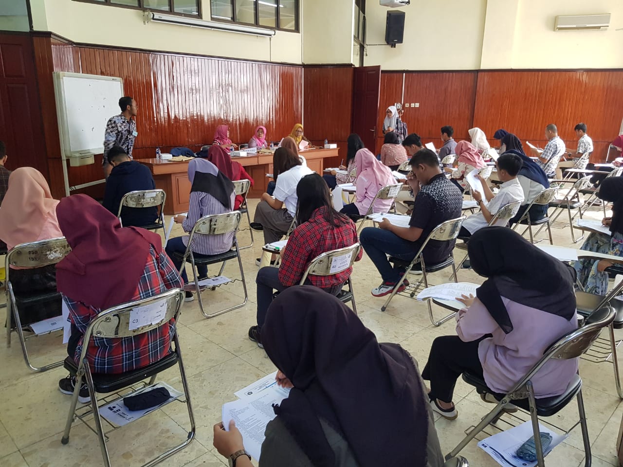 Para peserta sedang mengikuti tes seleksi masuk vokasi UB, pada Sabtu 27 Juli 2019 (Foto: Dok. Istimewa)