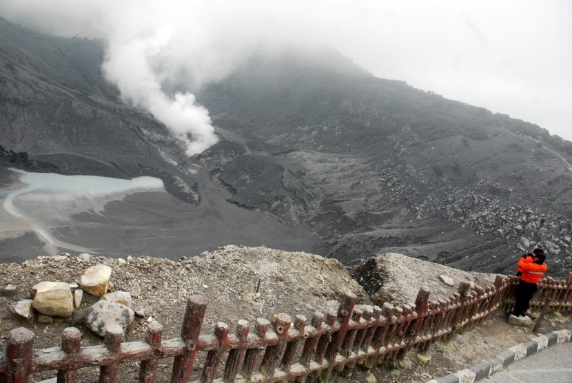 Tangkuban Parahu.