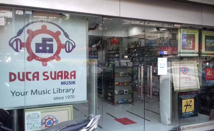 Satu-satunya toko musik Duta Suara di Jl. Agus Salim yang masih buka. Inipun menunggu saatnya tiba. (Foto:Istimewa)