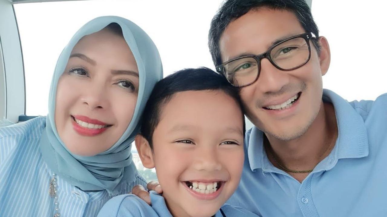 Sandiaga Uno bersama sang istri, Nur Asia, dan putra bungsunya, Sulaiman. (Foto: Twitter @sandiuno)