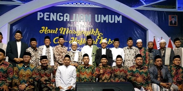 Gus Yahya bersama para pengasuh Pesantren Tambakberas Jombang. (Foto: ist/ngopibareng.id)