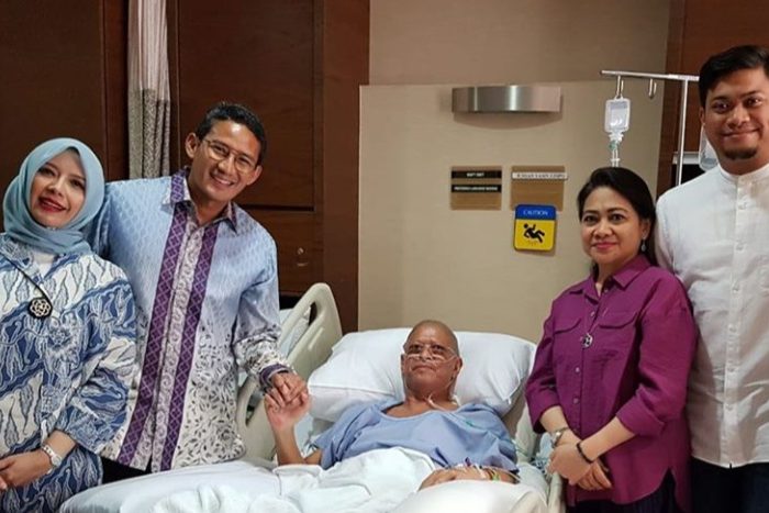 Sandiaga Uno dan istri, Nur Asia, sempat menjenguk Ichsan Yasin Limpo saat perawatan di Mount Elizabeth Hospital, Singapura, pada 4 Juli 2019.