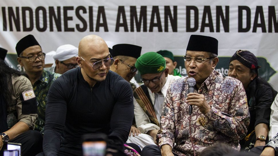 Deddy Corbuzier bersama Ketua PBNU KH Said Aqil Siradj. (Foto: Istimewa)