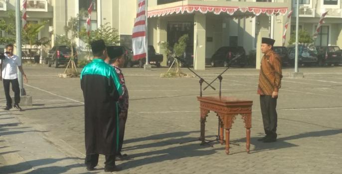 Bupati Pasuruan Irsyad Yusuf melantik Badan Permusyawaratan Desa (BPD) di halaman Dinas Pendidikan Kabupaten Pasuruan, Kamis, 1 Agustus 2019. (Foto: Dok Humas)