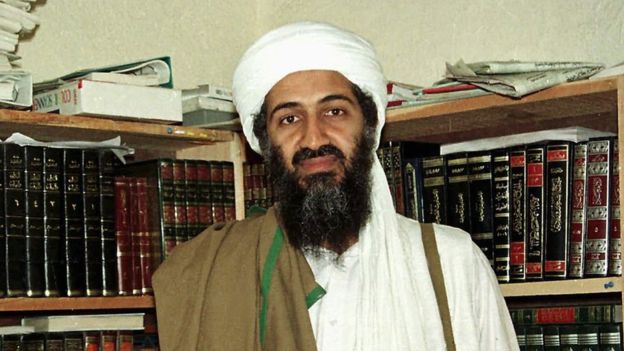 Osama bin Laden dalam foto yang diambil di suatu tempat di Afghanistan sekitar tahun 1998. (Foto: ap)