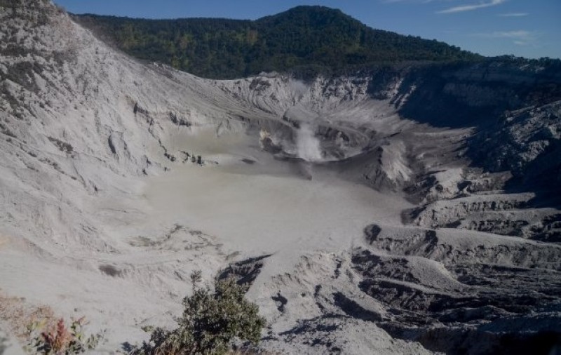 Kawah Ratu Tangkuban Parahu. (Foto: BNPB)