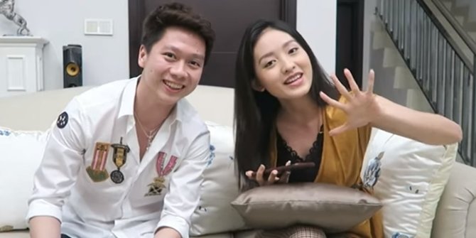 Pebulutangkis Kevin Sanjaya dan artis Natasha Wilona.