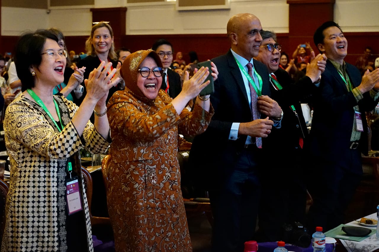 Risma saat hadiri APHC di Surabaya. (Foto: dok. humas pemkot)