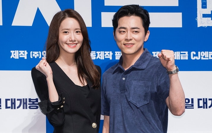 Pemeran utama film E.X.I.T, YoonA member SNSD (Girl's Generation) dan aktor Jo Jung Suk.