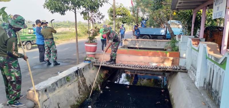 Karya bakti Program Kali Bersih di Kota Mojokerto