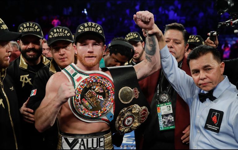 Juara dunia tinju kelas menengah Canelo Alvarez.