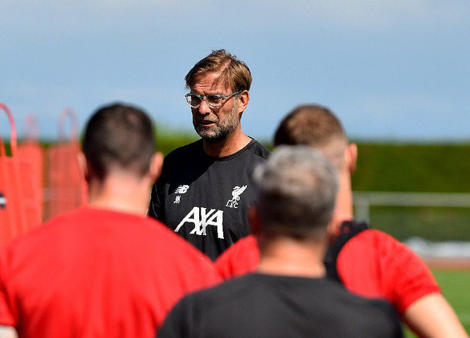 Jurgen Klopp anggap penjadwalan Liverpool lawan Norwich City di laga perdana Premier League adalah ide gila. (Foto: Twitter/@