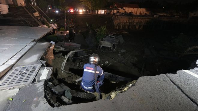 Kondisi Jalan Gubeng saat ambles tahun lalu. (Foto: Antara)