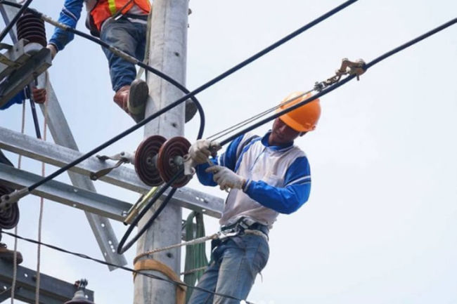 Ilustrasi Petugas PLN. (Foto: Dok/Antara)