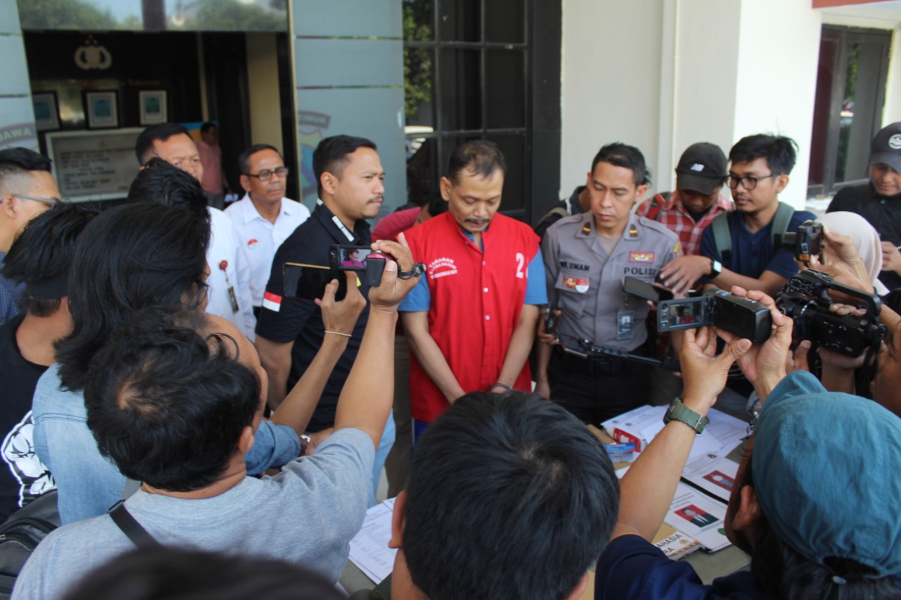 Konferensi pers penipuan rekrutmen calon anggota Polri. (Foto: Faiq/ngopibareng.id)