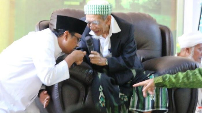 Ilustrasi KH Maimun Zubair bersama Saifullah Yusuf (Gus Ipul). (Foto: istimewa)