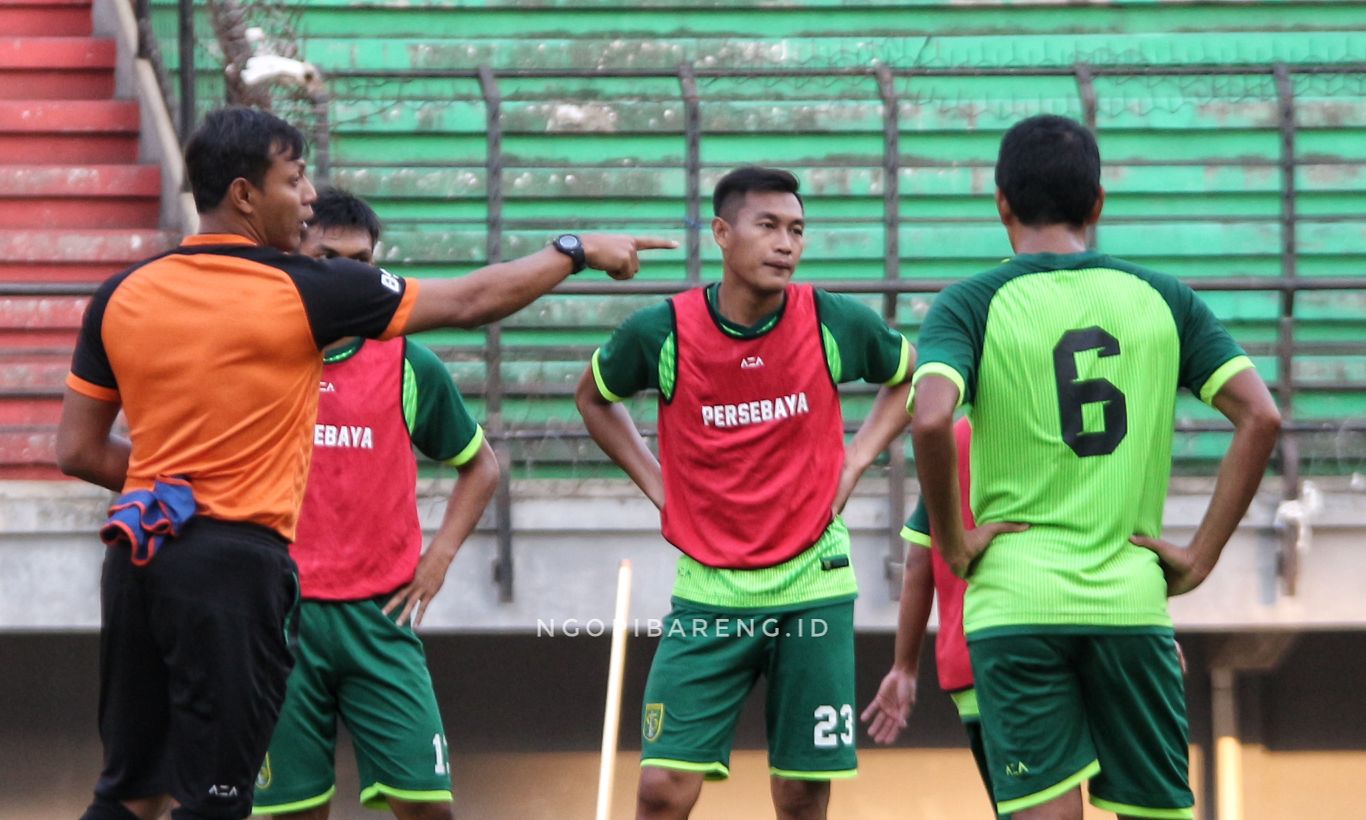 Bek Persebaya, Hansamu Yama (tengah). (Foto: Haris/ngopibareng.id)