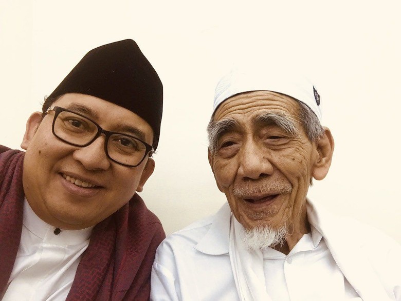 Kenangan Fadli Zon bersama KH Maimun Zubair atau Mbah Moen.