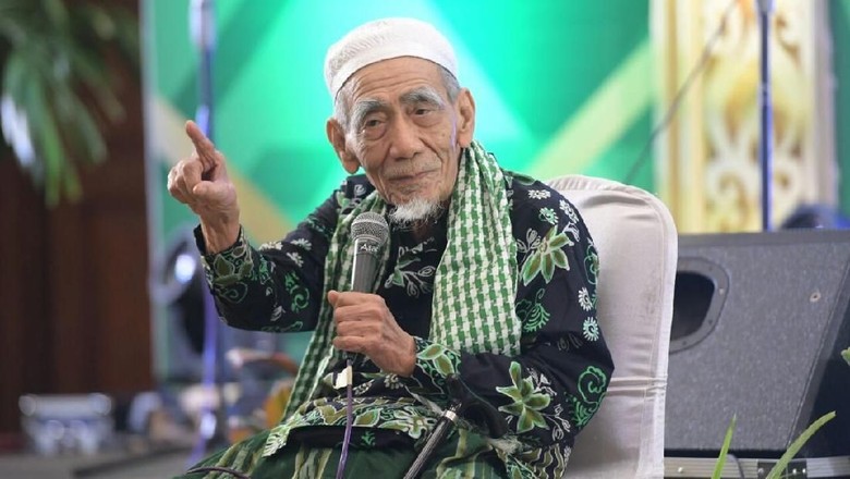 Mbah Moen dalam salah satu acara